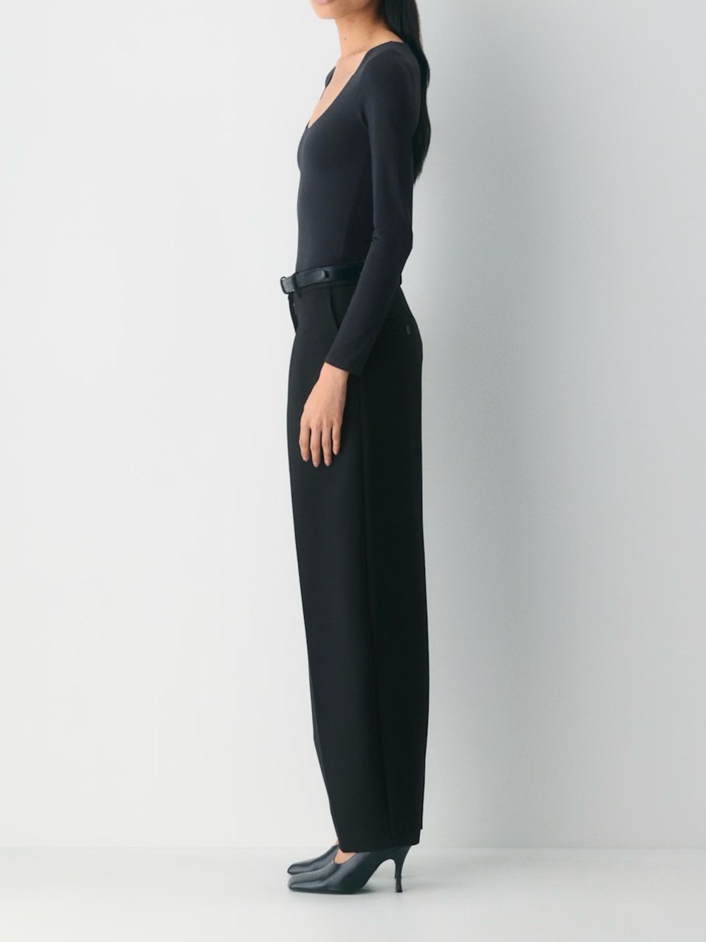 Aritzia Original Contour Astral Women’s Black Scoop Neck Long Sleeve Top XS - Picture 3 of 9